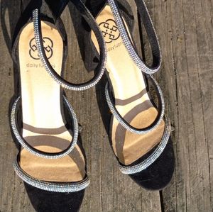 Daisy Fuentes heels,  size 10 brand new